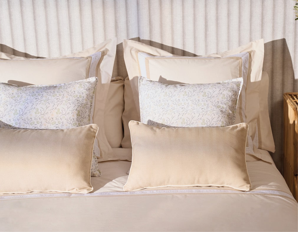 decorar cama con cojines