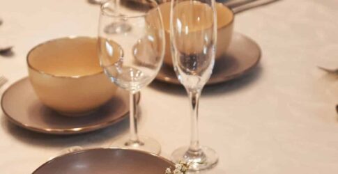 ¿Cómo poner una mesa formal correctamente? Tips para una cena elegante